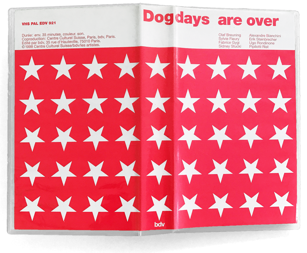 Pochette de la VHS éditée à l’occasion de l’exposition «Dogdays Are Over, la vidéo comme pratique artistique dans l’art contemporain suisse» au Centre culturel suisse de Paris. Commissariat: Nicolas Tremblay.