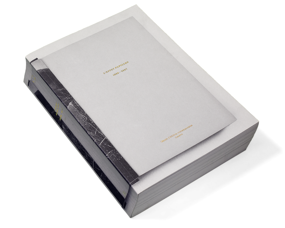 Catalogue retraçant l’activité du Centre d’édition contemporaine, Genève. En tant que Schönherwehrs.