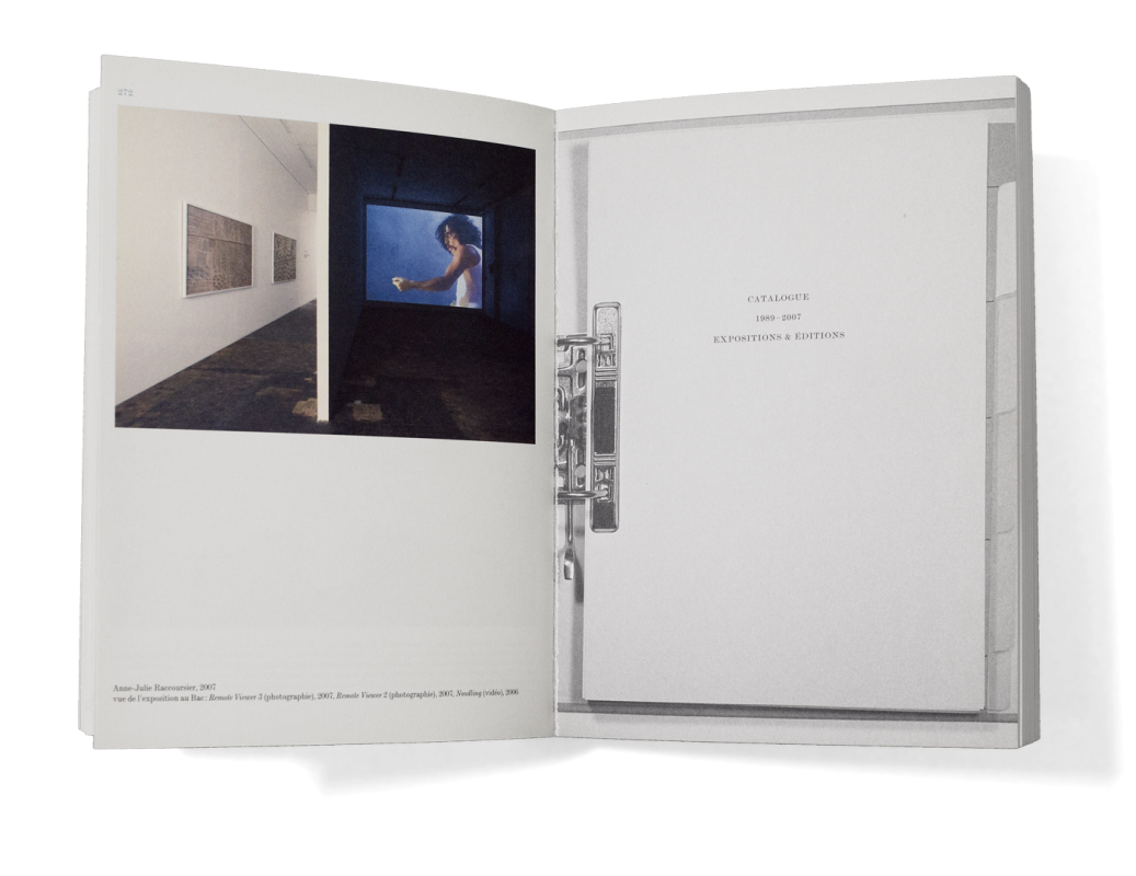 Catalogue retraçant l’activité du Centre d’édition contemporaine, Genève. En tant que Schönherwehrs.