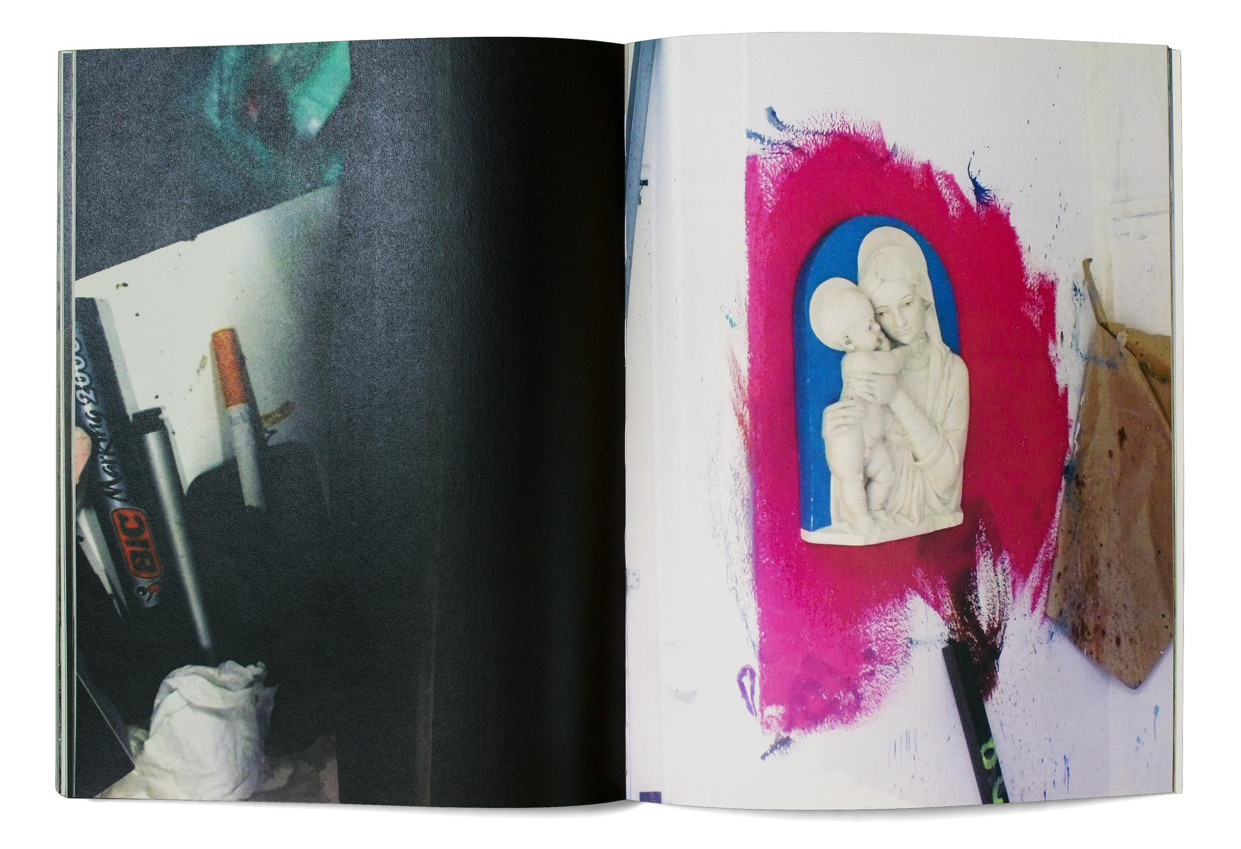 Double page du livre d'artiste «Through the Windows» de David Hominal, publié par le Centre d’édition contemporaine, Genève
