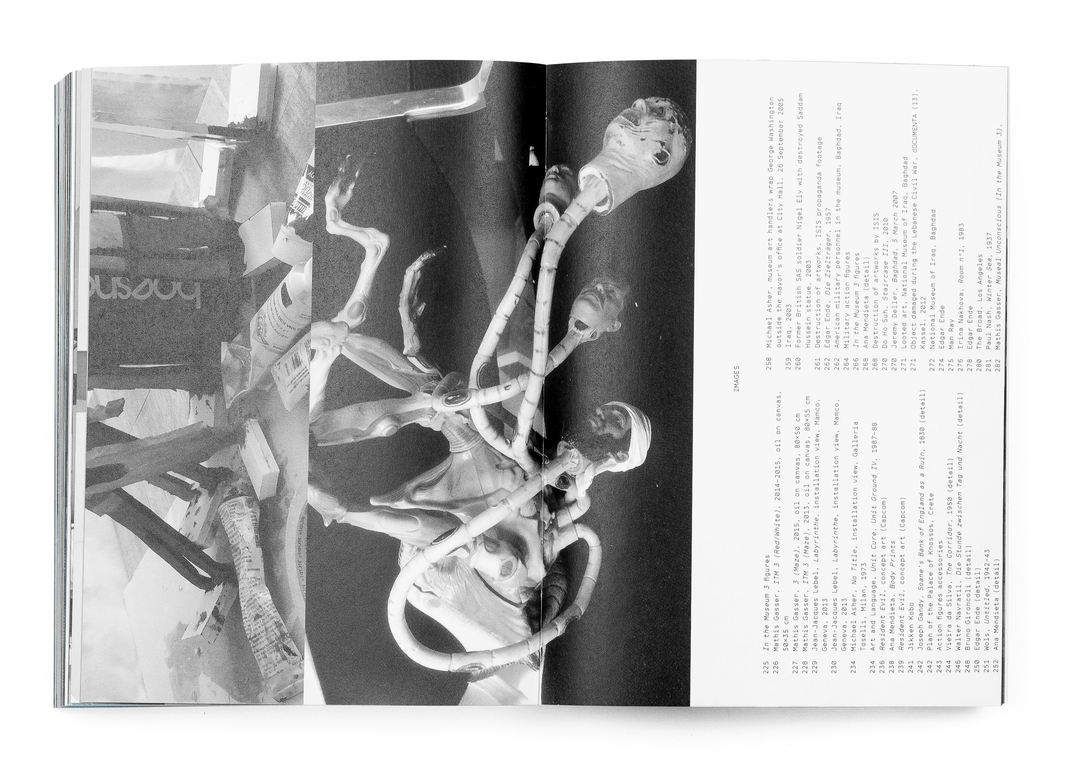 Double page du livre de Mathis Gasser, In the Museum 1 2 3, Regulators 1 2 n