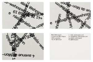 Informations positionnées aléatoirement sur les cartes de visite du graphiste Niels Wehrspann