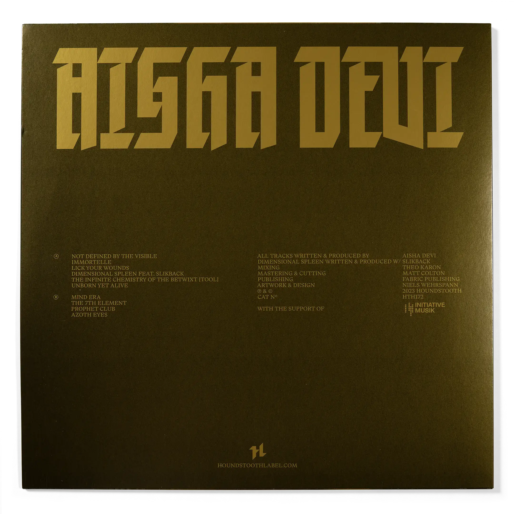 Dos du vinyle de l’album Death is Home d’Aisha Devi. Graphisme et mise en page: Niels Wehrspann